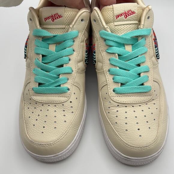 Nike Sneakers - Women’s 10 - Picture 4 of 6